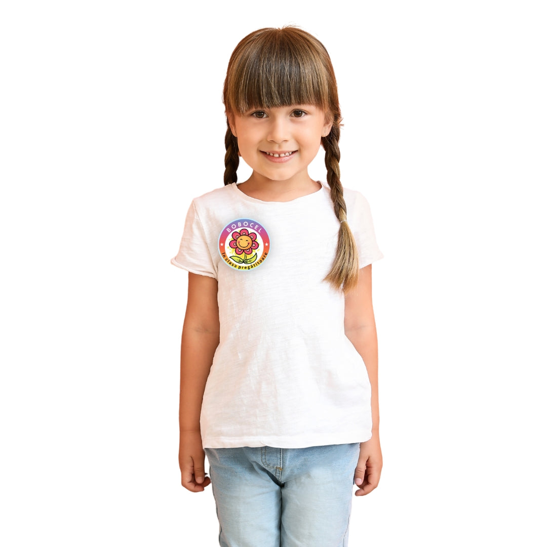 Mockup pentru insignă rotundă – Bobocel