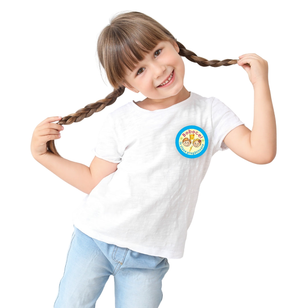 Mockup pentru insignă rotundă – Bobocel