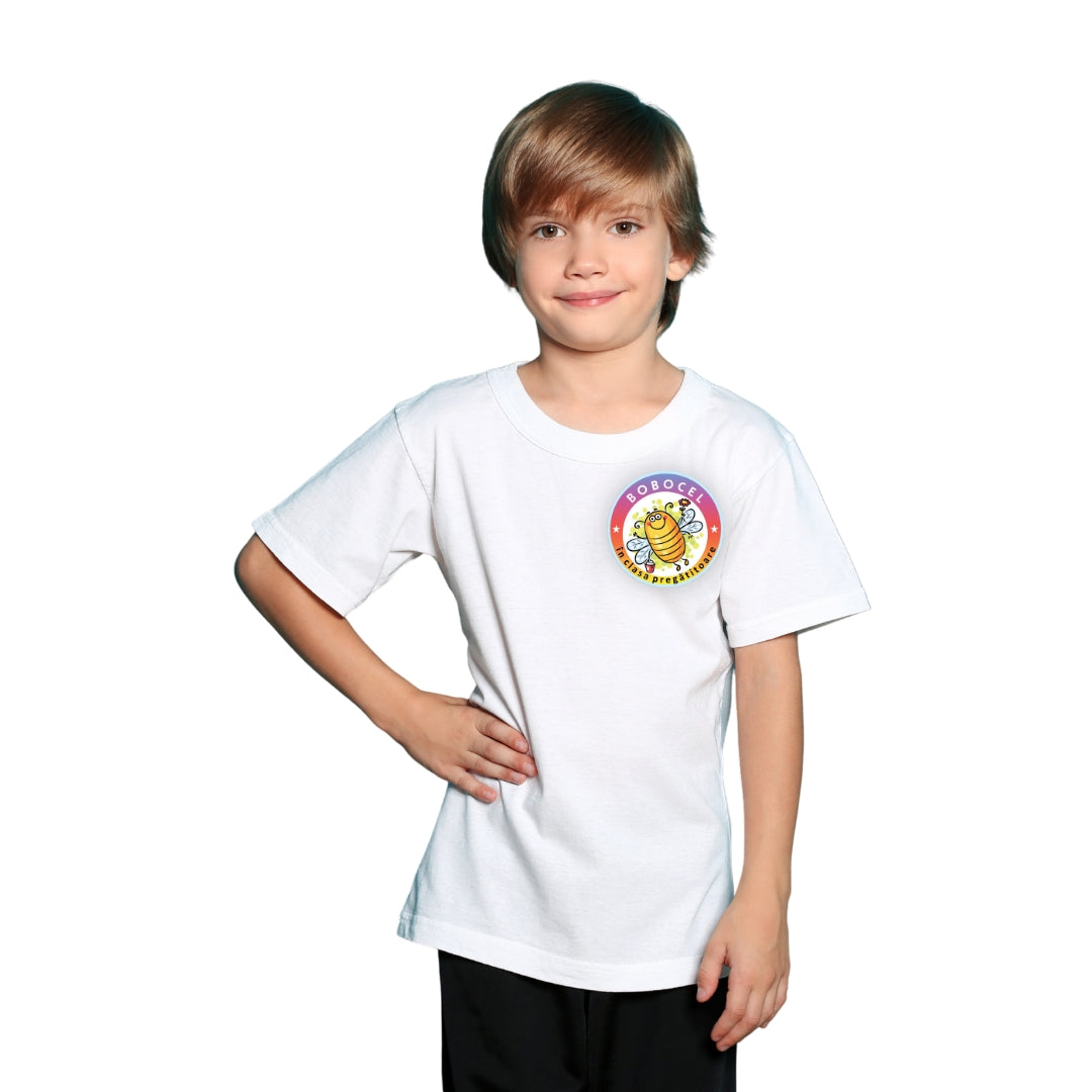 Mockup pentru insignă rotundă – Bobocel